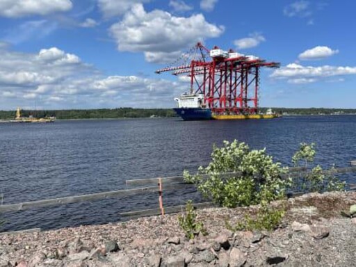 Containerkranar anländer till Gävle Containerterminal