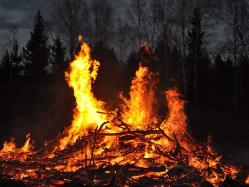 Valborg i Axmar bruk på Axmar Brygga