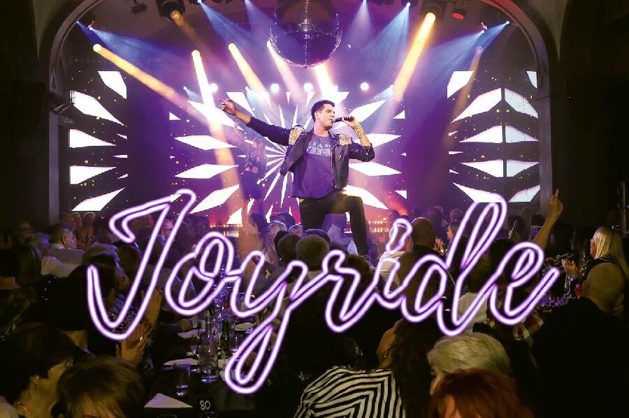 Premiär för nya dinnershowen Joyride på Hits For You.