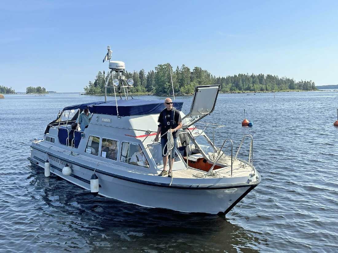 Upptäck Norrlands skärgård genom båtturer i Axmar bruk sommaren 2023.