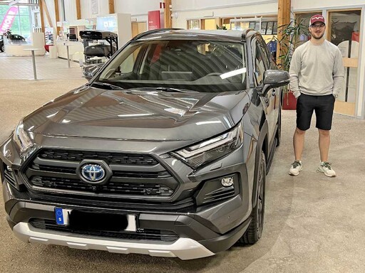 Åkerblom hämtade ut sin andra Toyota RAV4