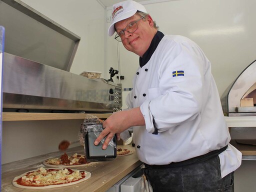 Pizzalegenden gjorde comeback genom att bjuda Ria på pizza