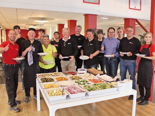 Full fart på premiären för Gluggens lunchbuffé