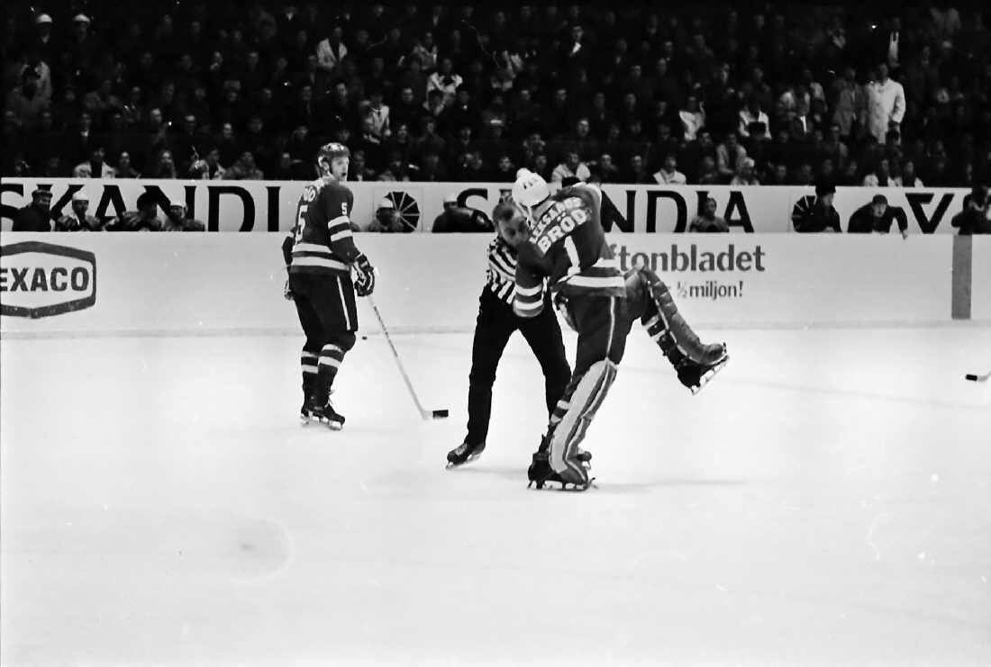 Historiskt övergrepp utan straff i ishockey.