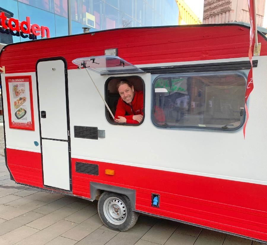 Gluggen etablerar sig på Stortorget i Gävle.